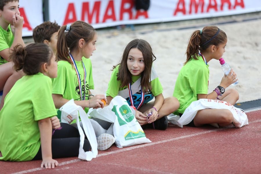 Los más pequeños han sido los protagonistas de este sábado al inaugurar la Behobia Txiki, y batir record de asistencia. 