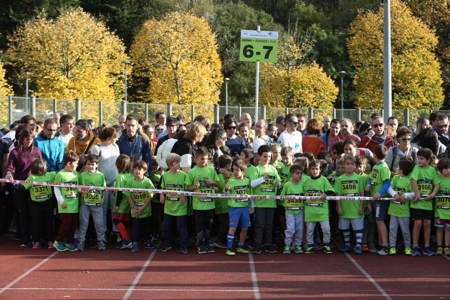 Los más pequeños han sido los protagonistas de este sábado al inaugurar la Behobia Txiki, y batir record de asistencia. 