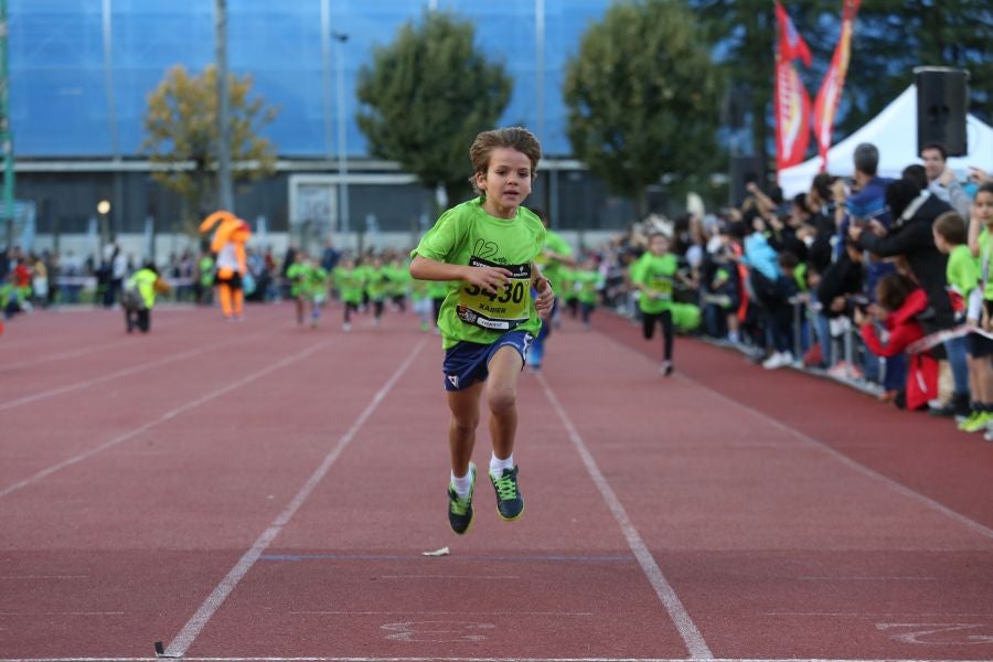Los más pequeños han sido los protagonistas de este sábado al inaugurar la Behobia Txiki, y batir record de asistencia. 