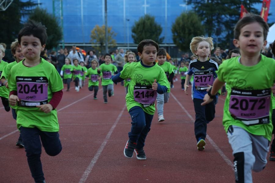 Los más pequeños han sido los protagonistas de este sábado al inaugurar la Behobia Txiki, y batir record de asistencia. 