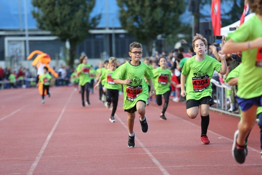 Los más pequeños han sido los protagonistas de este sábado al inaugurar la Behobia Txiki, y batir record de asistencia. 