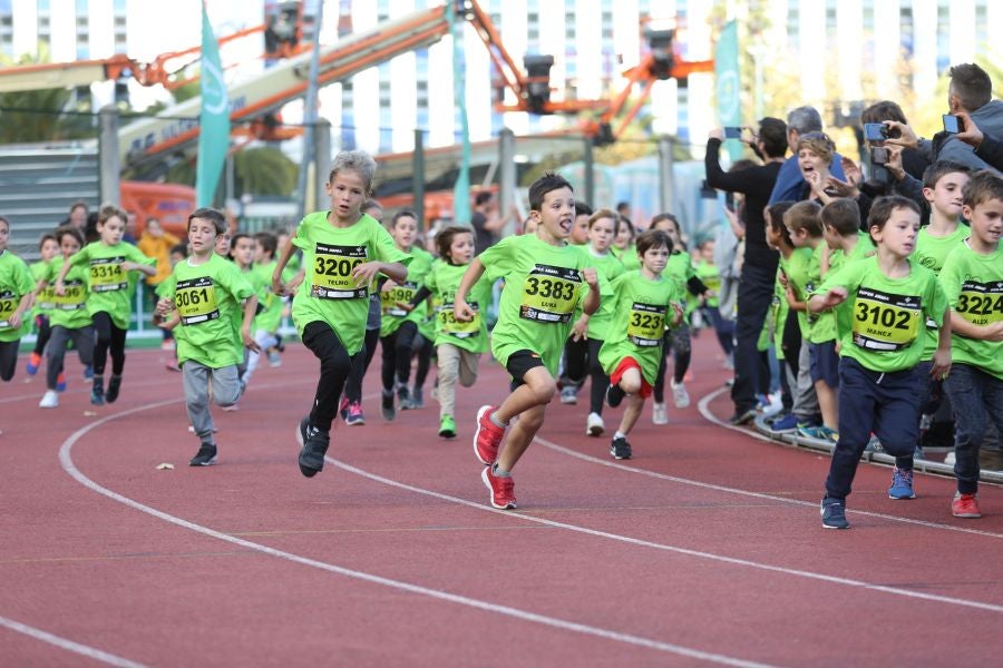 Los más pequeños han sido los protagonistas de este sábado al inaugurar la Behobia Txiki, y batir record de asistencia. 