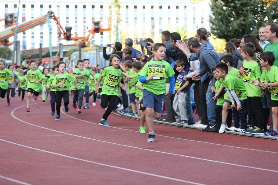 Los más pequeños han sido los protagonistas de este sábado al inaugurar la Behobia Txiki, y batir record de asistencia. 