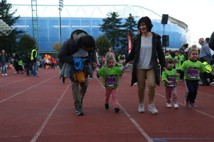 Los más pequeños han sido los protagonistas de este sábado al inaugurar la Behobia Txiki, y batir record de asistencia. 