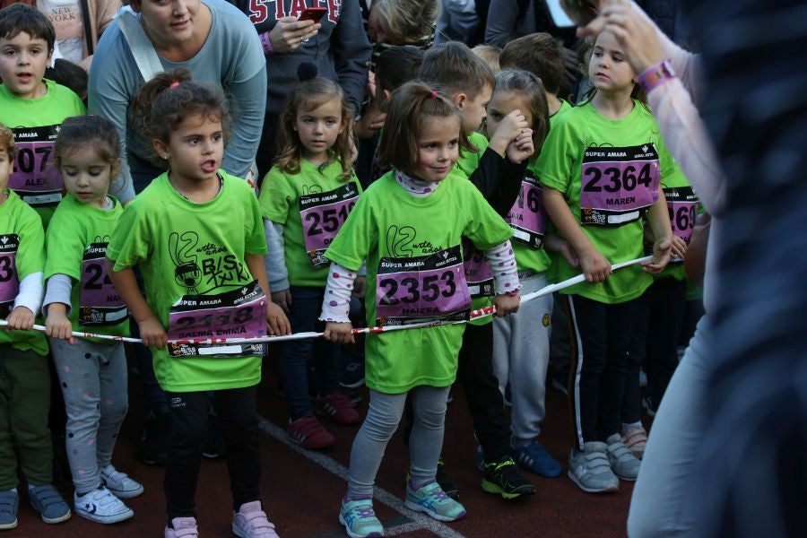 Los más pequeños han sido los protagonistas de este sábado al inaugurar la Behobia Txiki, y batir record de asistencia. 