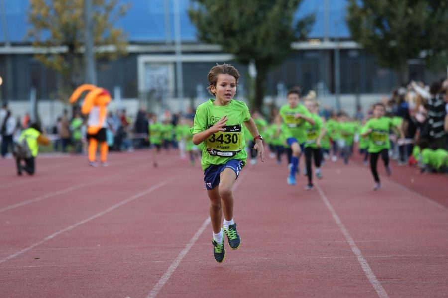 Los más pequeños han sido los protagonistas de este sábado al inaugurar la Behobia Txiki, y batir record de asistencia. 
