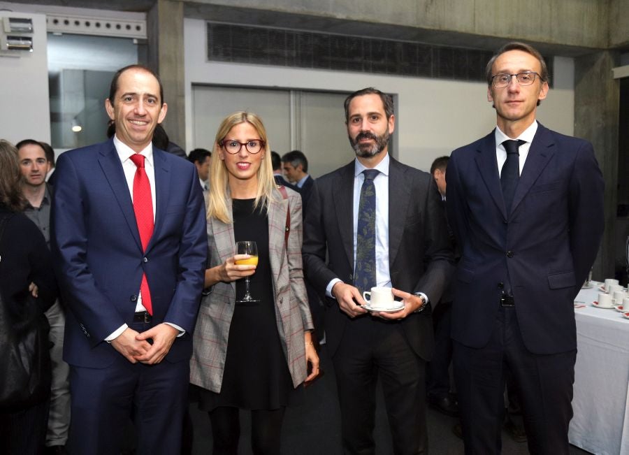 La ministra de Economía y Empresa, Nadia Calviño, interviene en el VII Foro Empresarial de la Cámara de Comercio de Gipuzkoa, acompañada por el presidente de Laboral Kutxa, Txomin García, el de El Diario Vasco, José María Bergareche, y el de EY España, José Luis Perelli 