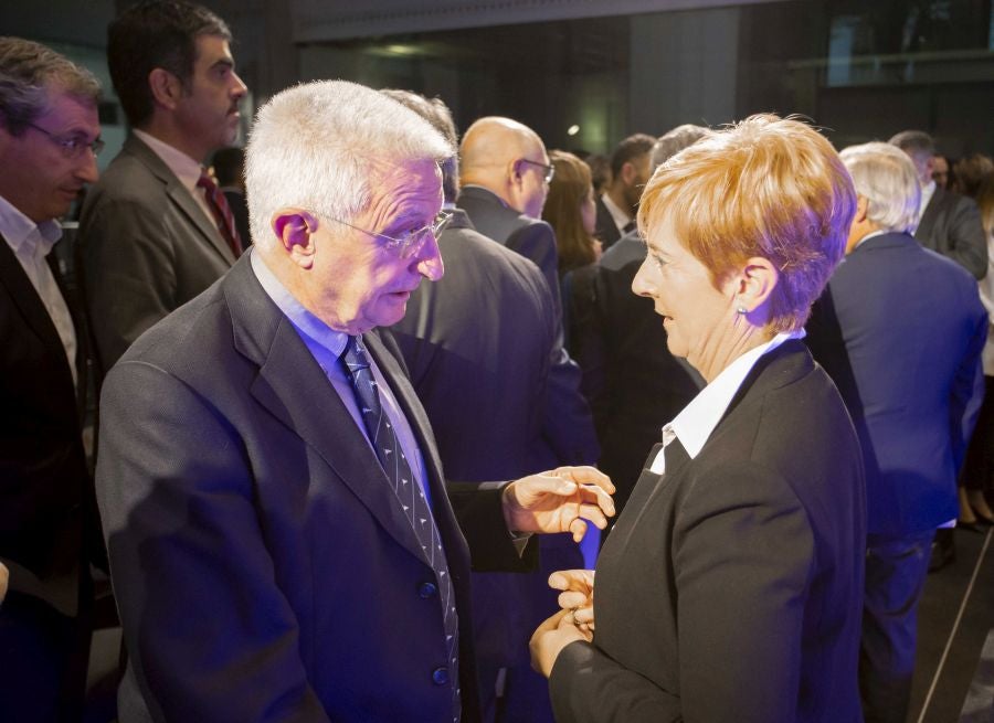 La ministra de Economía y Empresa, Nadia Calviño, interviene en el VII Foro Empresarial de la Cámara de Comercio de Gipuzkoa, acompañada por el presidente de Laboral Kutxa, Txomin García, el de El Diario Vasco, José María Bergareche, y el de EY España, José Luis Perelli 