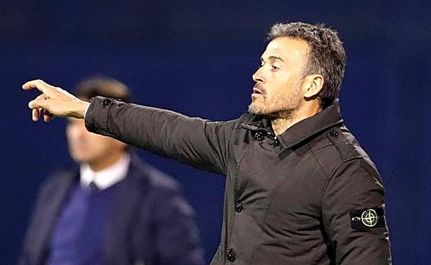 Luis Enrique, durante el partido en Zagreb.