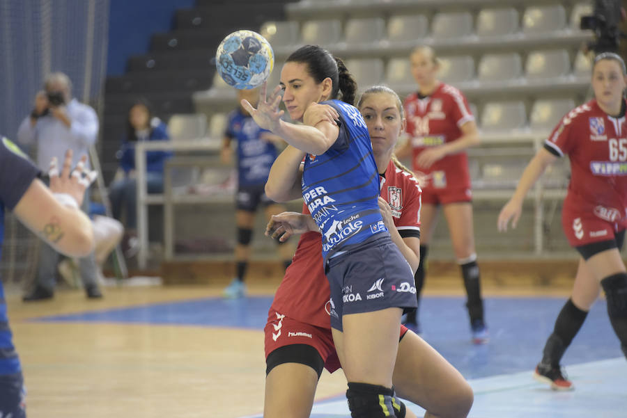 Las de Imanol Álvarez han caído en el Gasca ante el Dunaujvaros (22-23), pero la renta de ocho goles que traían de Hungría les ha dado la clasificación