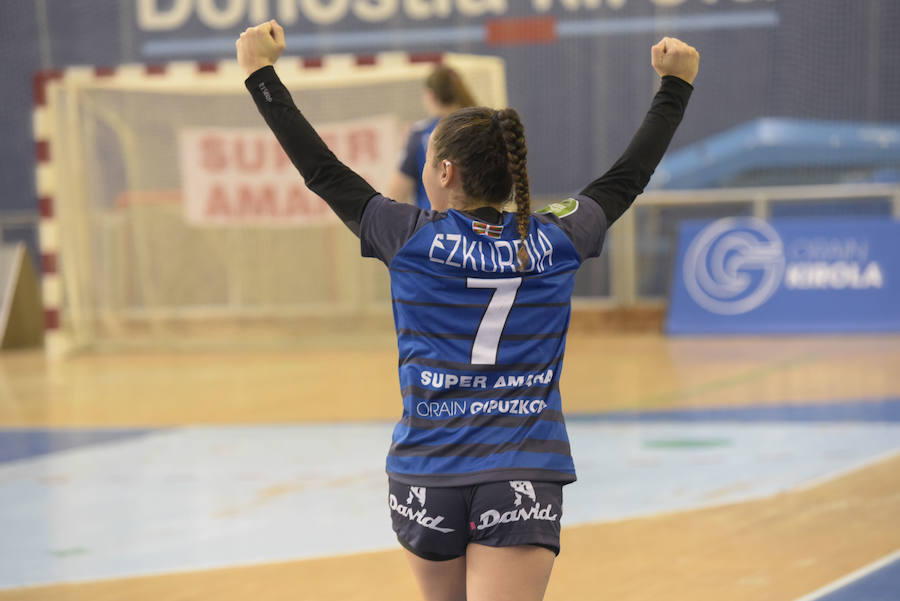 Las de Imanol Álvarez han caído en el Gasca ante el Dunaujvaros (22-23), pero la renta de ocho goles que traían de Hungría les ha dado la clasificación