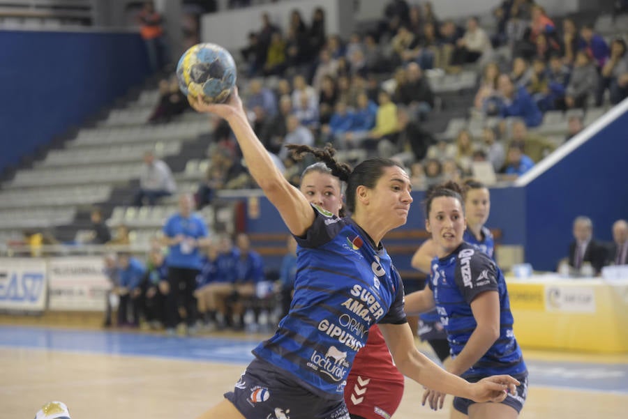 Las de Imanol Álvarez han caído en el Gasca ante el Dunaujvaros (22-23), pero la renta de ocho goles que traían de Hungría les ha dado la clasificación