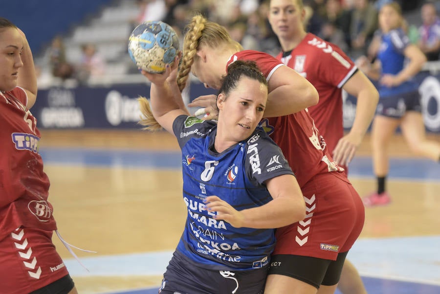 Las de Imanol Álvarez han caído en el Gasca ante el Dunaujvaros (22-23), pero la renta de ocho goles que traían de Hungría les ha dado la clasificación