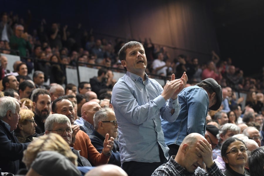 Joseba Ezkurdia es el nuevo campeón del Cuatro y Medio tras arrebatar la txapela a Jokin Altuna con la victoria por 17-22 en la final disputada este domingo en un Navarra Arena de Pamplona lleno con 3.000 espectadores.