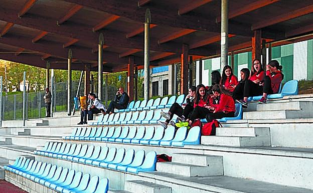 Asientos en la grada de Altamira, ayer.