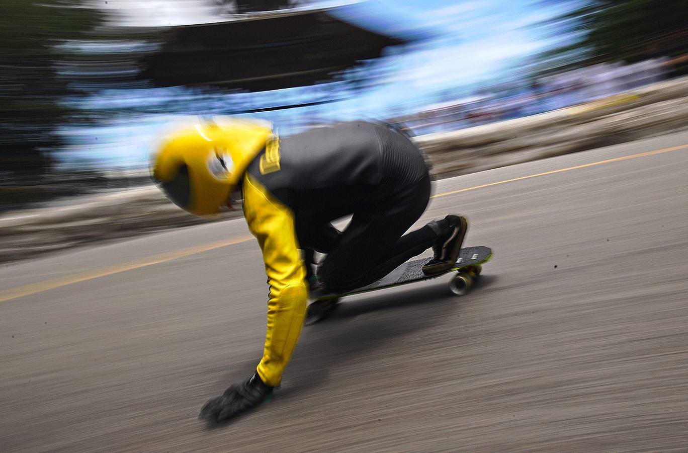 La «Vista Río Downhil» es la última prueba del campeonato mundial de descenso en monopatín que se celebra en Brasil, el primer país sudamericano que adoptó esta especialidad. La competición se desarrolla en un circuito que es en realidad una sinuosa carretera de algo más de 2,5 kilómetros dentro del Parque Natural da Cidade, un hermoso bosque en el extrarradio con increíbles vistas sobre Río de Janeiro. Sus grandes desniveles hacen de él un escenario espectacular y muy rápido.