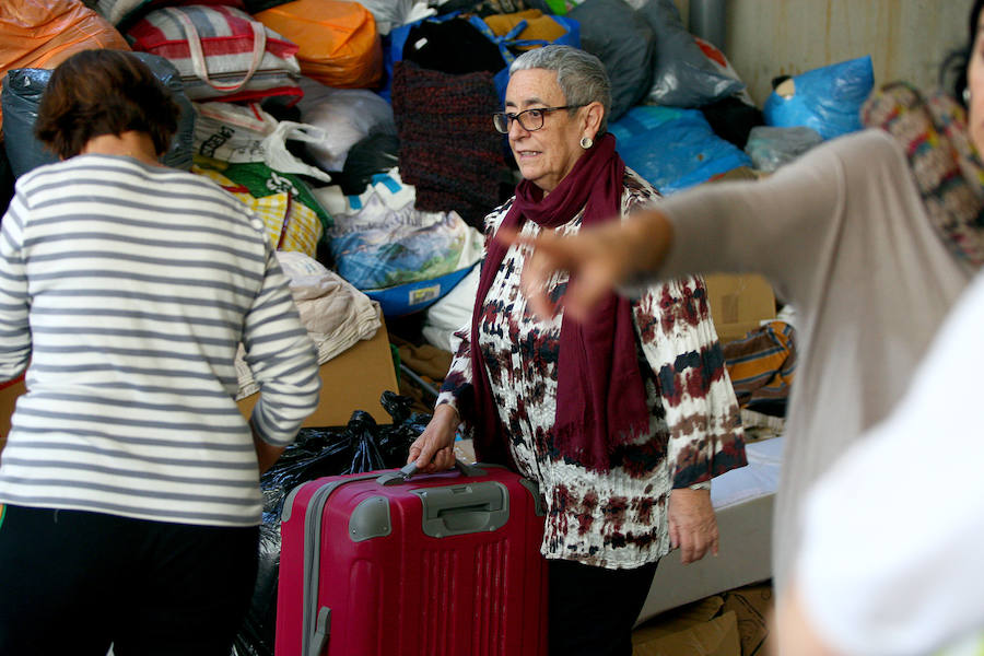 El proyecto solidario Zaporeak ha pedido a la ciudadanía colaboración para clasificar la ropa recogida el pasado sábado en 40 puntos de Euskadi y Navarra y para conseguir fondos económicos para enviarla a las personas refugiadas que pasan el invierno en Grecia.