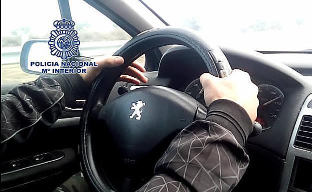 Graba y jalea a su hijo de 17 años que conduce a 160 km/h por la AP-68 en La Rioja