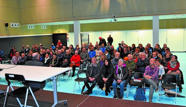 La presentación pública se hizo en el Elkargune con la asistencia de cerca de 150 personas. 