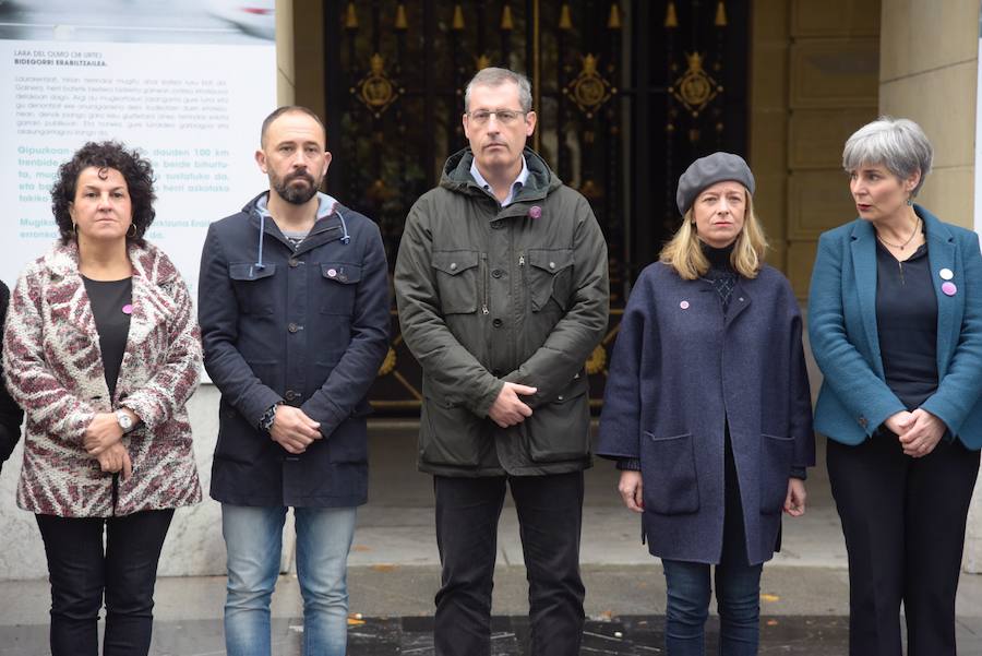 Miles de ciudadanos y ciudadanas han salido este domingo a las calles para denunciar la violencia machista y mostrar su solidaridad con las víctimas de la violencia de género. Fotografías de Donostia, Irun y Urnieta