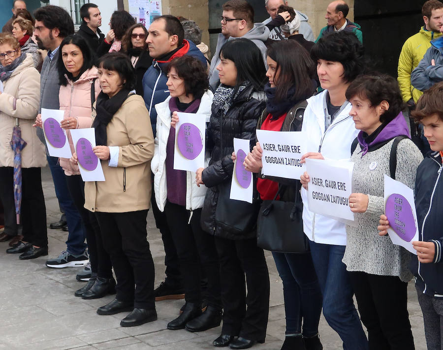 Miles de ciudadanos y ciudadanas han salido este domingo a las calles para denunciar la violencia machista y mostrar su solidaridad con las víctimas de la violencia de género. Fotografías de Donostia, Irun y Urnieta