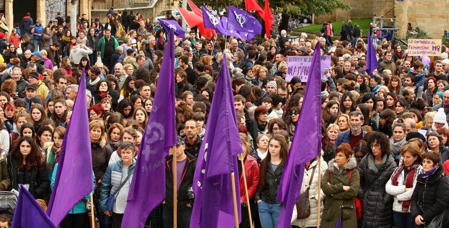 Miles de ciudadanos y ciudadanas han salido este domingo a las calles para denunciar la violencia machista y mostrar su solidaridad con las víctimas de la violencia de género. 