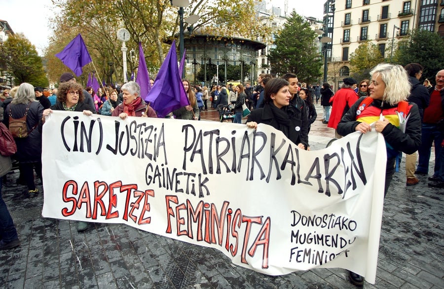 Miles de ciudadanos y ciudadanas han salido este domingo a las calles para denunciar la violencia machista y mostrar su solidaridad con las víctimas de la violencia de género. 