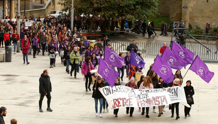 Miles de ciudadanos y ciudadanas han salido este domingo a las calles para denunciar la violencia machista y mostrar su solidaridad con las víctimas de la violencia de género. 