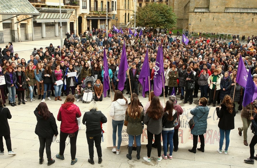 Miles de ciudadanos y ciudadanas han salido este domingo a las calles para denunciar la violencia machista y mostrar su solidaridad con las víctimas de la violencia de género. 