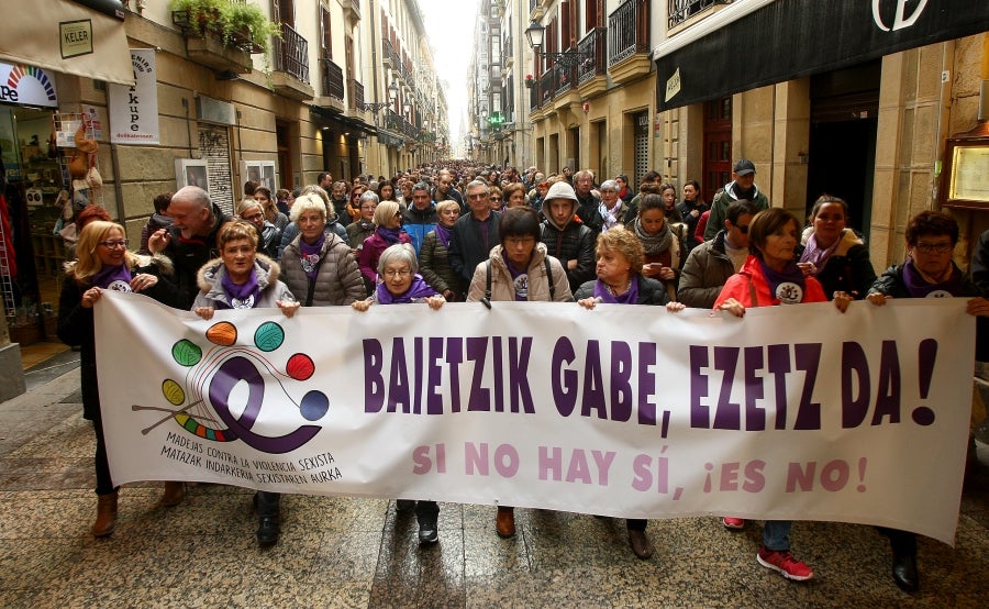 Miles de ciudadanos y ciudadanas han salido este domingo a las calles para denunciar la violencia machista y mostrar su solidaridad con las víctimas de la violencia de género. 