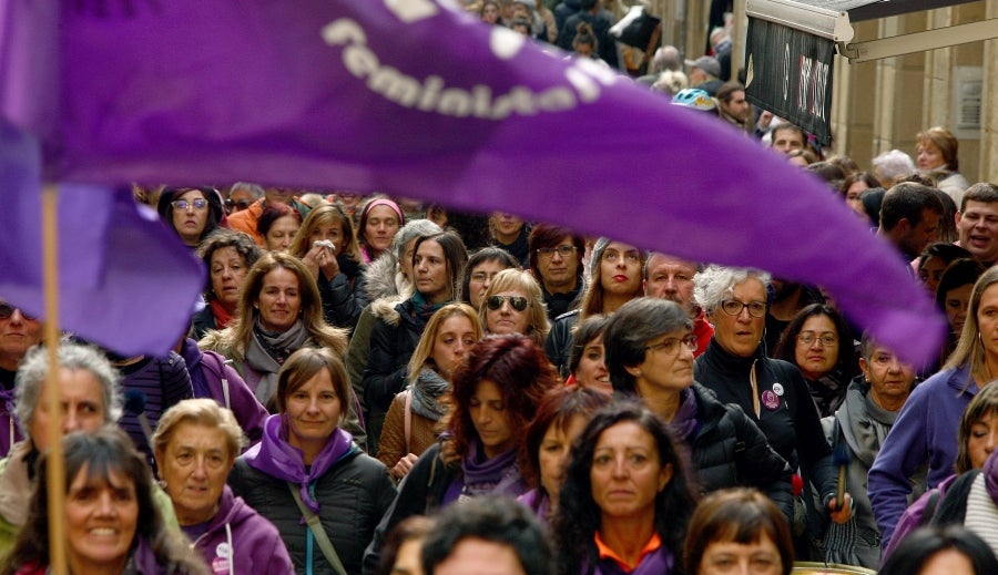 Miles de ciudadanos y ciudadanas han salido este domingo a las calles para denunciar la violencia machista y mostrar su solidaridad con las víctimas de la violencia de género. 
