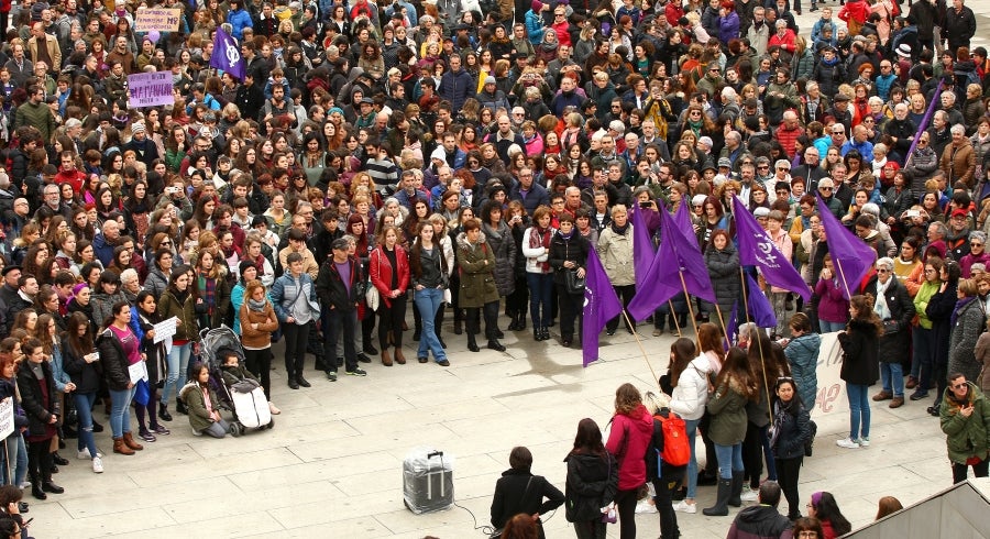 Miles de ciudadanos y ciudadanas han salido este domingo a las calles para denunciar la violencia machista y mostrar su solidaridad con las víctimas de la violencia de género. 