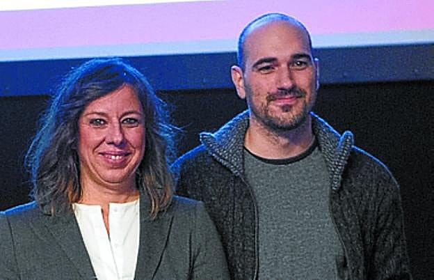 Regina Tolosa y Xabier Alzuri (Centro de Rehabilitación Prim): «Tenía una idea y un paciente mío que es ingeniero la desarrolló»