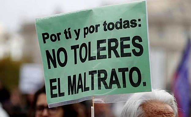 Miles de personas han salido a las calles de Madrid para exigir el fin de la violencia machista. 