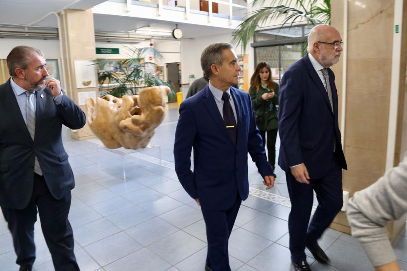 Celebración de las IV Jornadas sobre Terrorismo bajo el título «Lucha contra el terrorismo y Derechos Humanos», organizadas por la AVT y la Asociación-Plataforma de Apoyo a las Víctimas del Terrorismo.