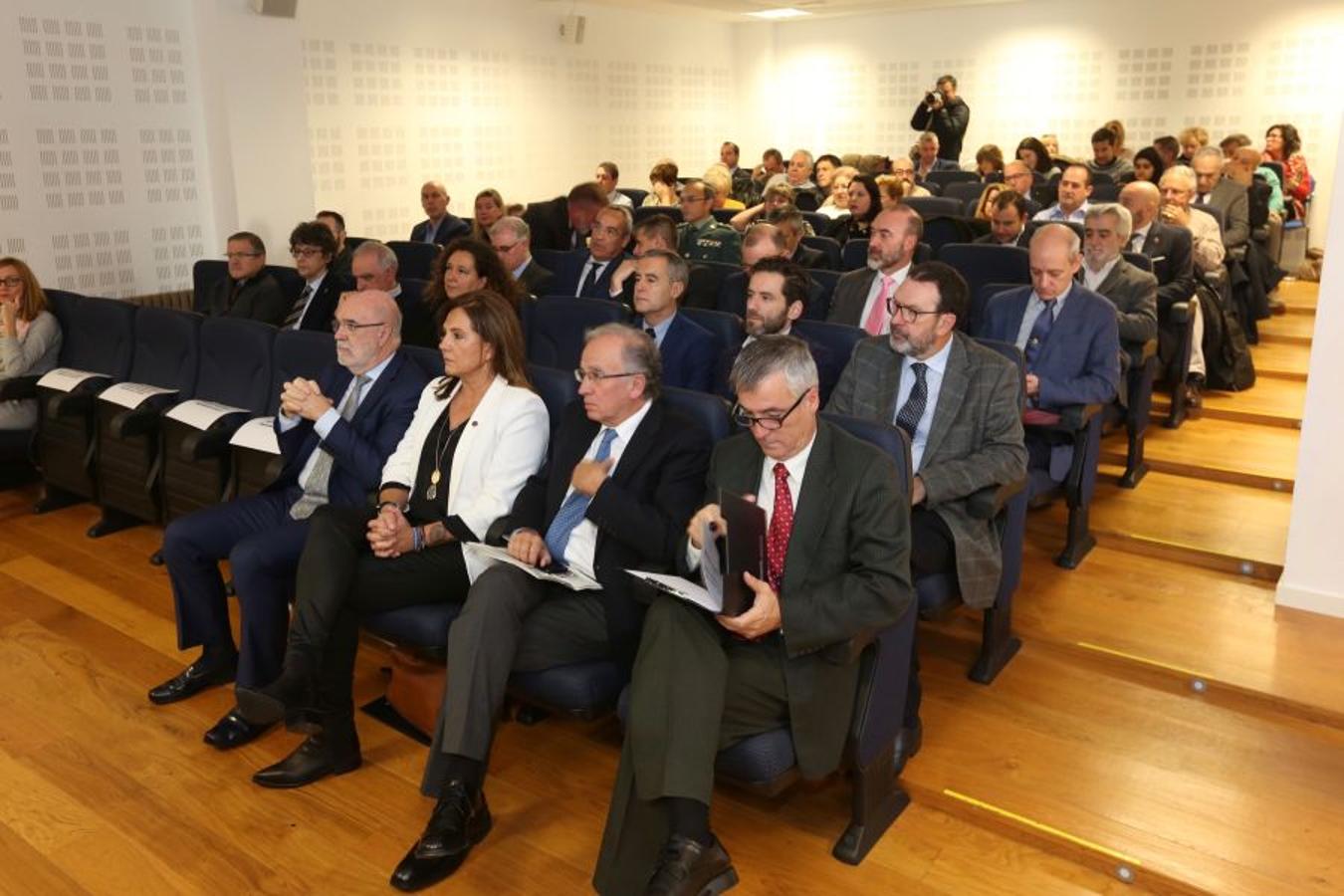 Celebración de las IV Jornadas sobre Terrorismo bajo el título «Lucha contra el terrorismo y Derechos Humanos», organizadas por la AVT y la Asociación-Plataforma de Apoyo a las Víctimas del Terrorismo.