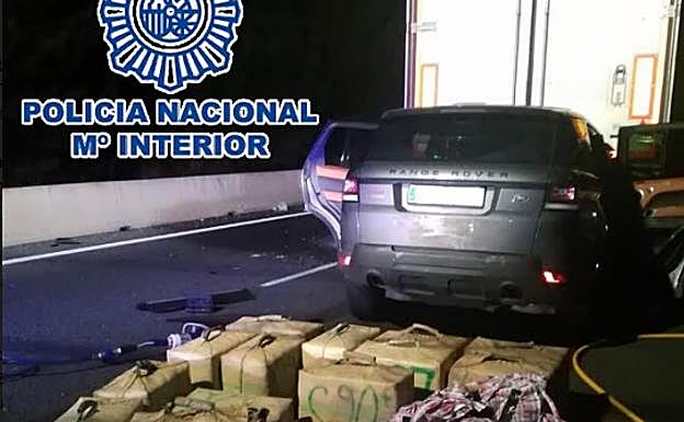 Detenido con 450 kilos de hachís y 28 de marihuana dentro de su coche tras sufrir un accidente