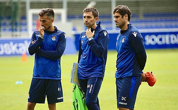 De la Barrera, Garitano y Casamichana en un entrenamiento en Zubieta. 