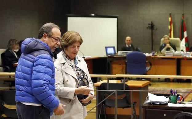 Los padres del joven fallecido, en el juicio. 