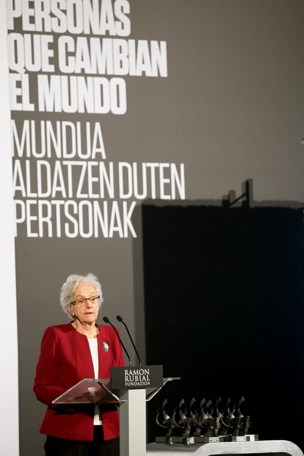 «La defensa de la democracia y de la libertad no ha sido nunca una opción sino un deber». Así lo ha asegurado el director de El Diario Vasco, José Gabriel Mujika, al recibir, en el centro Tabakalera de San Sebastián, el premio Ramón Rubial a la Defensa de la Democracia y la Libertad.