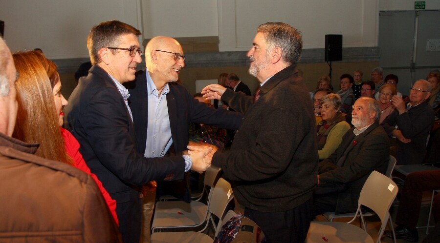 «La defensa de la democracia y de la libertad no ha sido nunca una opción sino un deber». Así lo ha asegurado el director de El Diario Vasco, José Gabriel Mujika, al recibir, en el centro Tabakalera de San Sebastián, el premio Ramón Rubial a la Defensa de la Democracia y la Libertad.