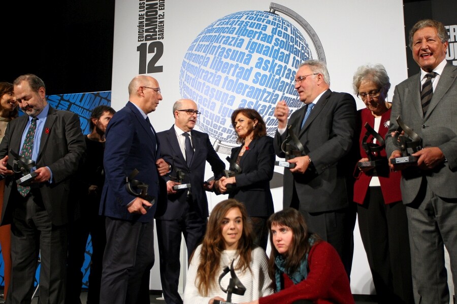 «La defensa de la democracia y de la libertad no ha sido nunca una opción sino un deber». Así lo ha asegurado el director de El Diario Vasco, José Gabriel Mujika, al recibir, en el centro Tabakalera de San Sebastián, el premio Ramón Rubial a la Defensa de la Democracia y la Libertad.