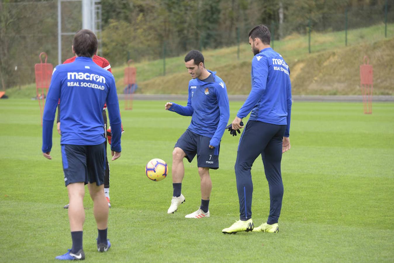 Los de Asier Garitano han efectuado el último entrenamiento de la semana antes de medirse este domingo al Betis en Sevilla