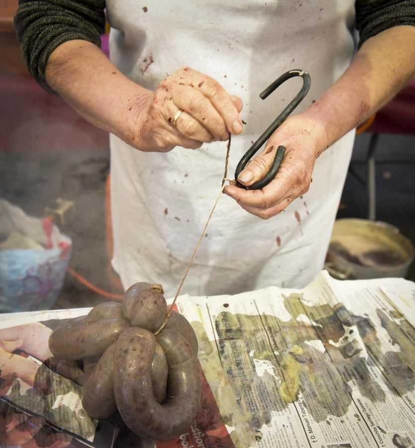 Ormaiztegi ha celebrado la Feria agrícola, con concursos incluído. Los vecinos de la localidad han podido disfrutar del concurso de morcilla, y de los componentes de la morcilla, así como de platos elaborados a base de morcilla.