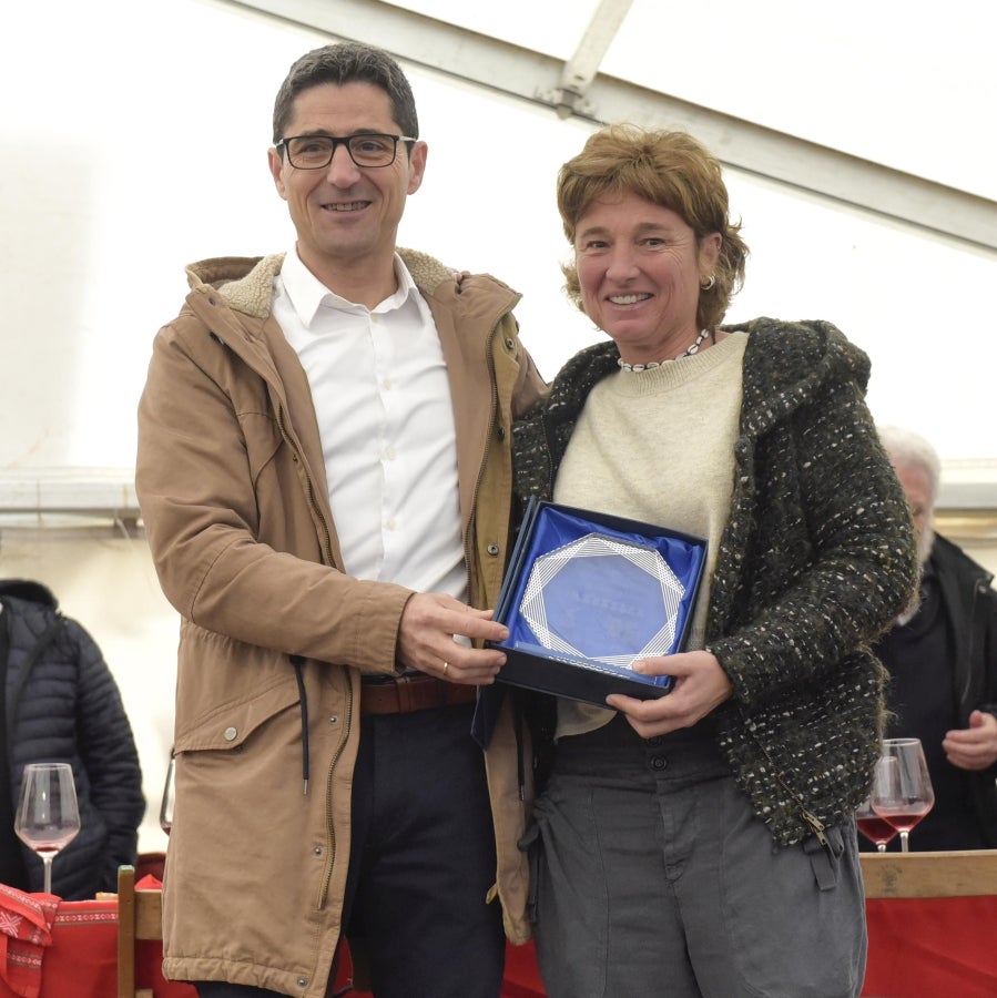 Ormaiztegi ha celebrado la Feria agrícola, con concursos incluído. Los vecinos de la localidad han podido disfrutar del concurso de morcilla, y de los componentes de la morcilla, así como de platos elaborados a base de morcilla.