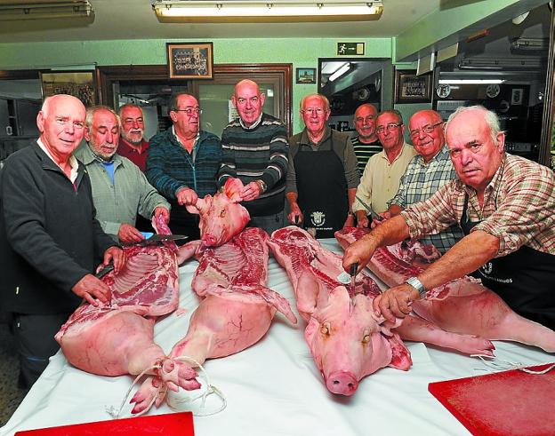 DE FIESTA EN LA SEDE DEL HOGAR EXTREMEÑO