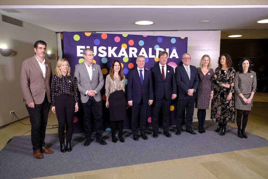 Fotos: El Día Internacional del Euskera, en el Kursaal