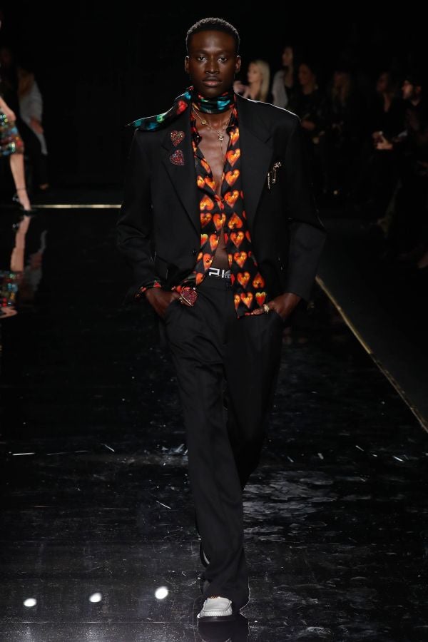 Muchas caras conocidas en el último desfile de Versace para la temporada de otoño de 2019