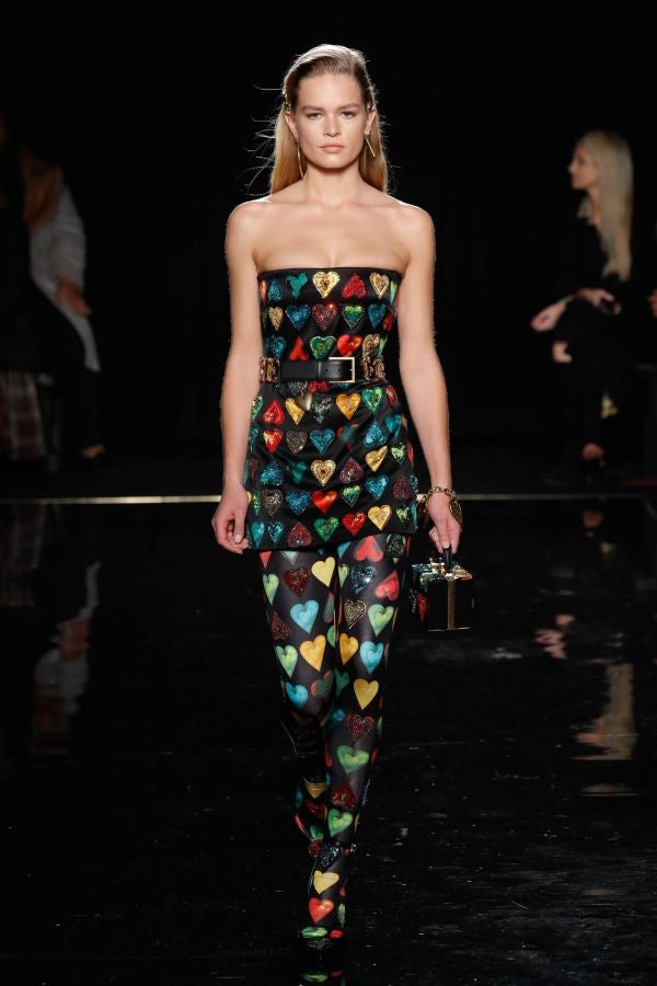 Muchas caras conocidas en el último desfile de Versace para la temporada de otoño de 2019