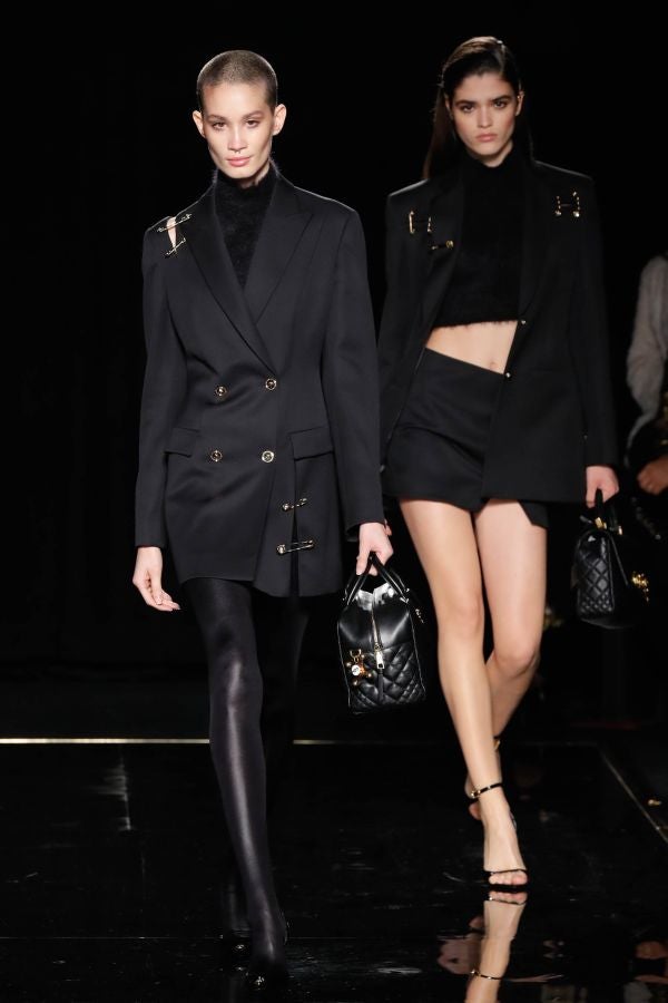 Muchas caras conocidas en el último desfile de Versace para la temporada de otoño de 2019